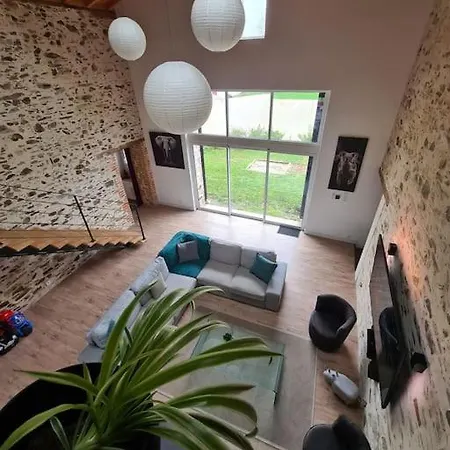 Holiday home Le Petit Loup Grande Maison De Charme En Campagne L'Oie